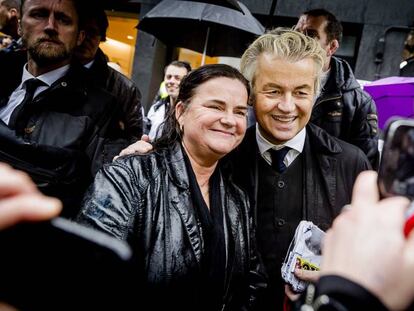 El l&iacute;der del Partido por la Libertad (PVV), Geert Wilders, posa durante un acto de campa&ntilde;a en Breda (Holanda) el pasado d&iacute;a 8. 