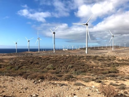 Imagen de archivo de los parques eólicos de Areté y La Roca, en el sur de la isla de Tenerife.