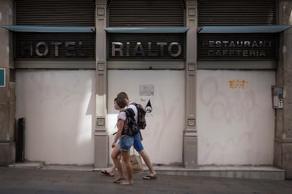 El Hotel Rialto cerrado en el centro de Barcelona