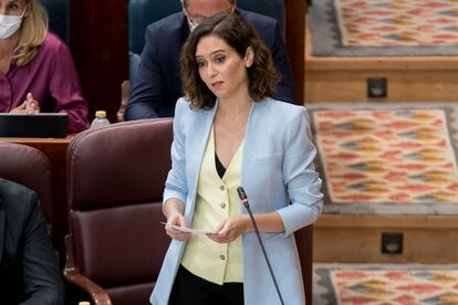 La presidenta de la Comunidad de Madrid, Isabel Díaz Ayuso, interviene este jueves en una sesión de control al Gobierno de la Comunidad de Madrid en la Asamblea de Madrid.