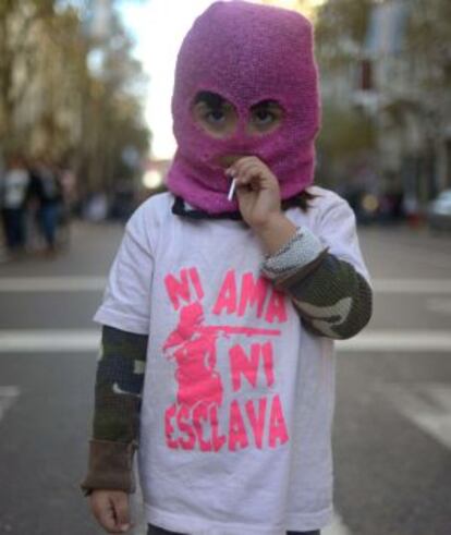 Un niña en una calle de Buenos Aires.