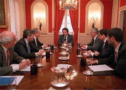 Aznar y el resto de los miembros del gabinete de crisis, reunidos en La Moncloa en la mañana del 11 de marzo.