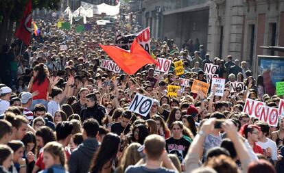 Manifestaci&oacute;n en Madrid de estudiantes contra las rev&aacute;lidas, el 26 de octubre.