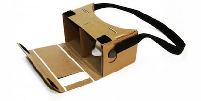 Google Cardboard cuenta con tres componentes esenciales: el imán, las lentes y el smartphone. El imán, situado en el lateral izquierdo del visor, permite interactuar con el smartphone sin tocar la pantalla. Las lentes, están para dar la sensación de profundidad, los campos de visión de ambos ojos están separados por una franja de cartón en el centro de las gafas y los cristales crean un efecto lupa. En Europa en posible comprar una por 20 euros.