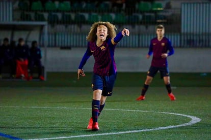 Xavi Simons, durante un partido con el Barcelona.