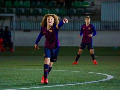 Xavi Simons, durante un partido con el Barcelona.