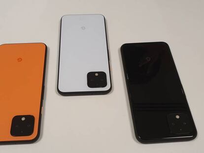 El nuevo Pixel 4 en los tres colores disponibles. El naranja solo está disponible en el modelo pequeño.