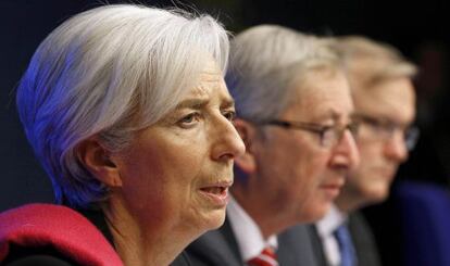 La directora gerente del FMI, Christine Lagarde, el presidente del Eurogrupo, Jean-Claude Juncker y el comisario de Asuntos Económicos, Olli Rehn.