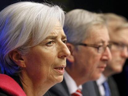 La directora gerente del FMI, Christine Lagarde, el presidente del Eurogrupo, Jean-Claude Juncker y el comisario de Asuntos Económicos, Olli Rehn.