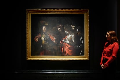 'El martirio de Santa Úrsula', de Caravaggio, el pasado 16 de abril, en la exposición 'The Last Caravaggio', en la Galería Nacional de Londres.