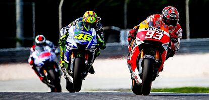 El 2014 también fue el año de Márquez, y el del regreso de Rossi a Yamaha. Aquí, en Malasia, ambos por delante de Lorenzo.