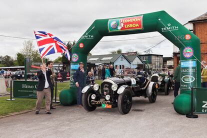 Línea de salida en el antiguo autódromo de Brooklands.