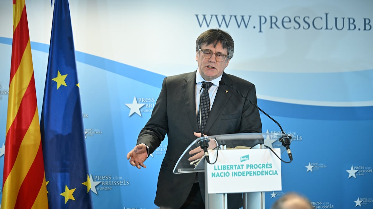 Junts reta a Feijóo a entrevistarse con Puigdemont si quiere...