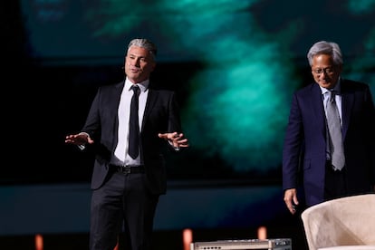 Tareq Amin, CEO de Humain, y Jensen Huang, CEO de Nvidia, en el Foro de Inversión Arabia Saudí-EE UU, en Riad, el día 13.