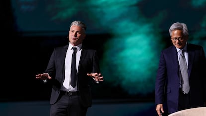 Tareq Amin, CEO de Humain, y Jensen Huang, CEO de Nvidia, en el Foro de Inversión Arabia Saudí-EE UU, en Riad, el día 13.