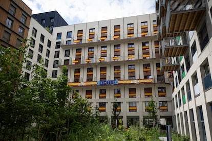 El edificio que alberga los atletas españoles.