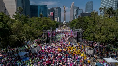 Vista panorámica del paseo de Reforma hacia la glorieta del Ángel de la Independencia.