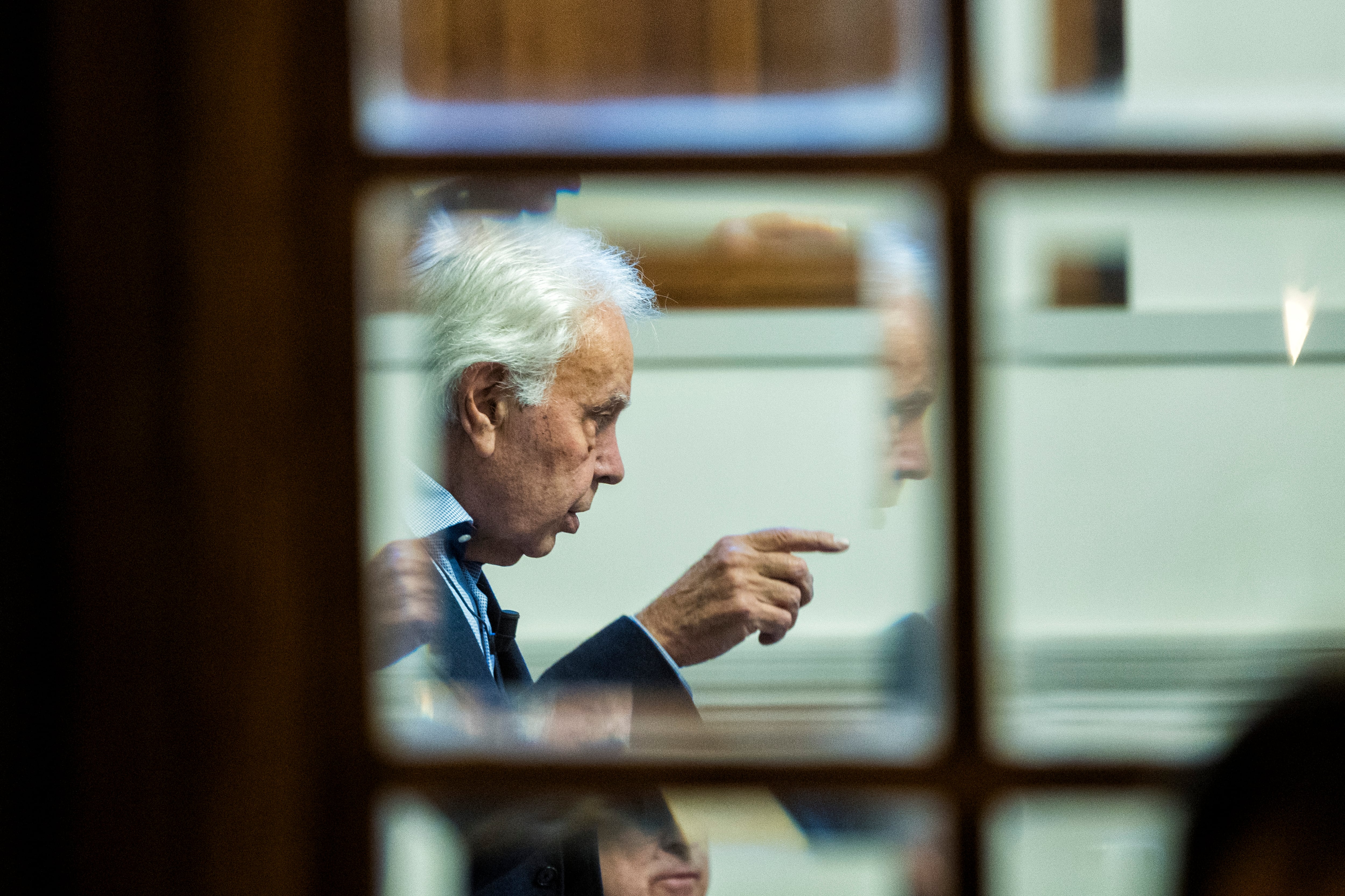 Felipe González antes de los Desayunos del Ateneo, este martes. 