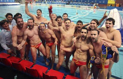 La selecci&oacute;n de waterpolo celebra su clasificaci&oacute;n para R&iacute;o.