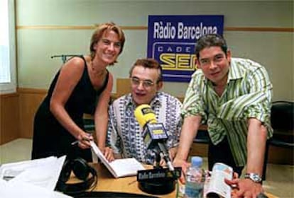 Terenci Moix, entre Gemma Nierga y Boris Izaguirre, el jueves pasado, en el estudio de <b></b><i>La ventana.</i>