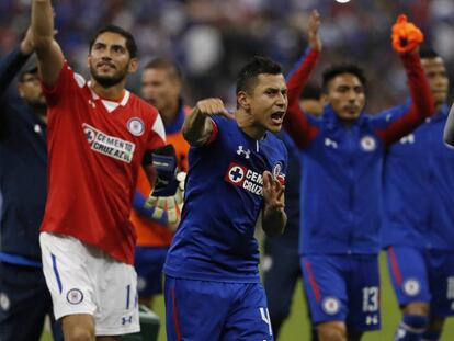 Domínguez, de Cruz Azul, celebra el pase a la final.