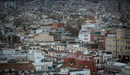 La tasa de riesgo de pobreza se mantiene estable y repunta ligeramente en Barcelona y su área.