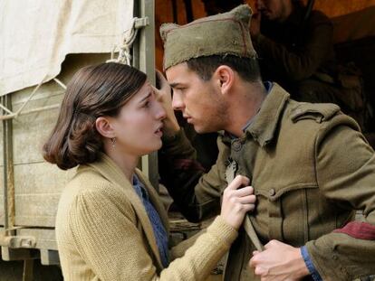 María Valverde y Mario Casas, en 'La mula'.