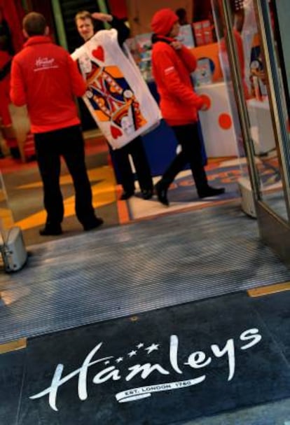 Acceso a la juguetera Hamleys en la calle Regent Street de Londres (Reino Unido). EFE/Archivo