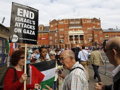 Protesto contra a ofensiva israelense em Gaza, hoje em Londres.