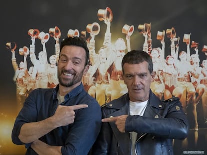 Pablo Puyol i Antonio Banderas en la presentació d''A Chorus Liine' al teatre Tívoli de Barcelona.