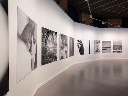 Vista de la exposición 'Matter', de Aleix Plademunt, en la sala Canal de Isabel II de Madrid.