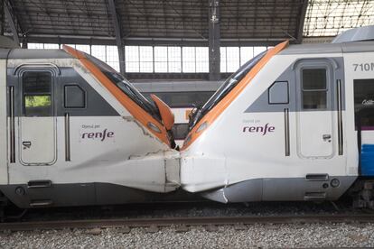 El tren del servicio de Rodalies de Renfe ha chocado contra el tope final de una vía en la Estación de Francia de Barcelona en una maniobra de estacionamiento.