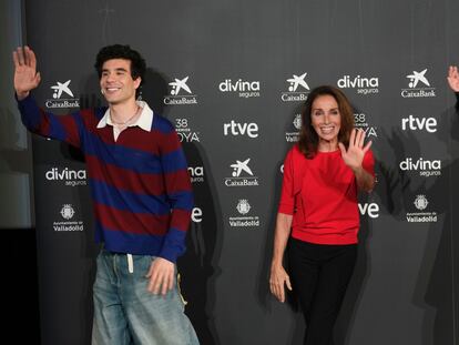 Javier Calvo y Javier Ambrossi, y Ana Belén, durante la rueda de prensa celebrada en Madrid este lunes.