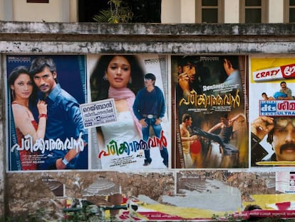 Carteles de pel&iacute;culas de Bollywood, en Alleppey (India).