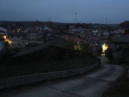 Anochecer en Juan del Rebollar (Zamora), localidad que limita con Portugal.