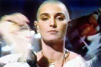 Sinead O'Connor rompe una foto de Juan Pablo II en el programa <i>Saturday Night Live,</i> en octubre de 1992.