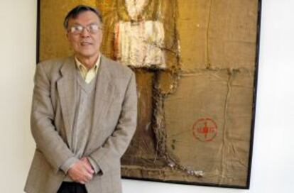 Chinese painter Pei-Shen Qian in front of one of his works.
