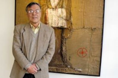 Chinese painter Pei-Shen Qian in front of one of his works.