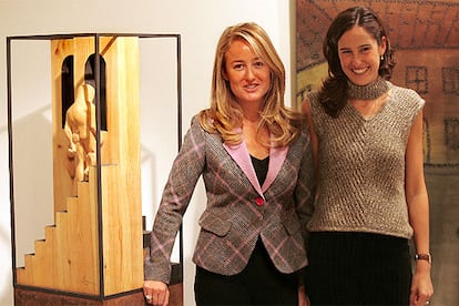 Las hijas de Elías Masaveu, Carolina y María, en la inauguración de su galería en Madrid.