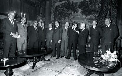 Bienvenida de los siete grandes a Emilio Bot&iacute;n (Santander) y Pedro Toledo (Banco Vizcaya), en 1987.