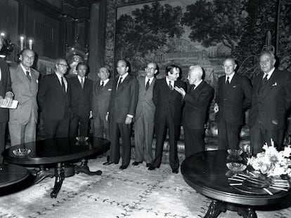 Bienvenida de los siete grandes a Emilio Bot&iacute;n (Santander) y Pedro Toledo (Banco Vizcaya), en 1987.