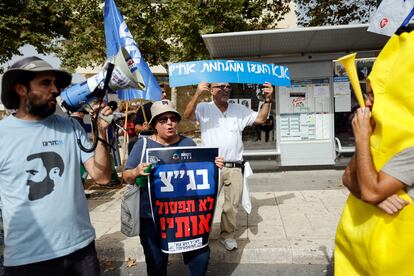 Protesta frente al Supremo de partidarios de la reforma, este martes en Jerusalén.