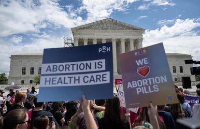 Manifestación en favor de las píldoras abortivas ante el Tribunal Supremo estadounidense, en abril de 2023.