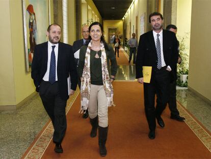 Pilar Rojo, acompañada por Ricardo Varela y Anxo Quintana
