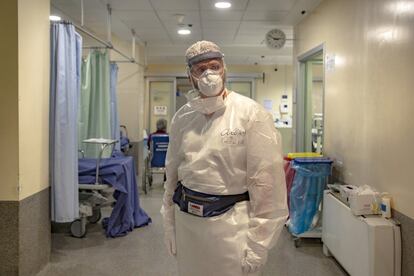 El doctor Stefano Paglia es el jefe de las urgencias de los hospitales de Codogno y Lodi. Aquí se detectó por primera vez el virus y se tomó la decisión de cerrar esa área y convertir el hospital en un centro dedicado casi exclusivamente a la covid-19. Más de 20 sanitarios aquí cogieron la baja y 8 resultaron contagiados.