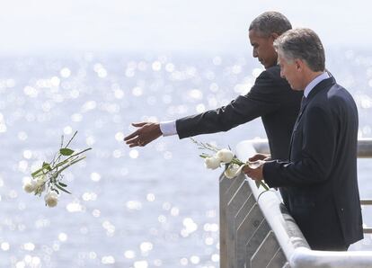 Barack Obama, junto Mauricio Macri, en la ofrenda floral a las v&iacute;ctimas de la dictadura militar, el 24 de marzo.