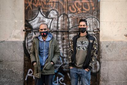 Víctor Hernández y Manuel Mesías, exempleados del bar La Cajita de Nori, un local de la calle Limón que tuvo que cerrar. 