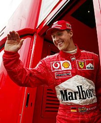 El piloto alemán de Ferrari Michael Schumacher después de lograr la <i>pole position</i>.