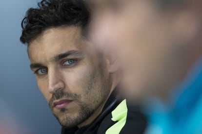 Jesús Navas escucha a Pellegrini este martes.