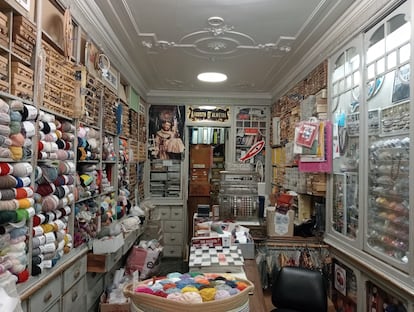 Interior de la mercería Bijou, fundada en 1915 en Lisboa.